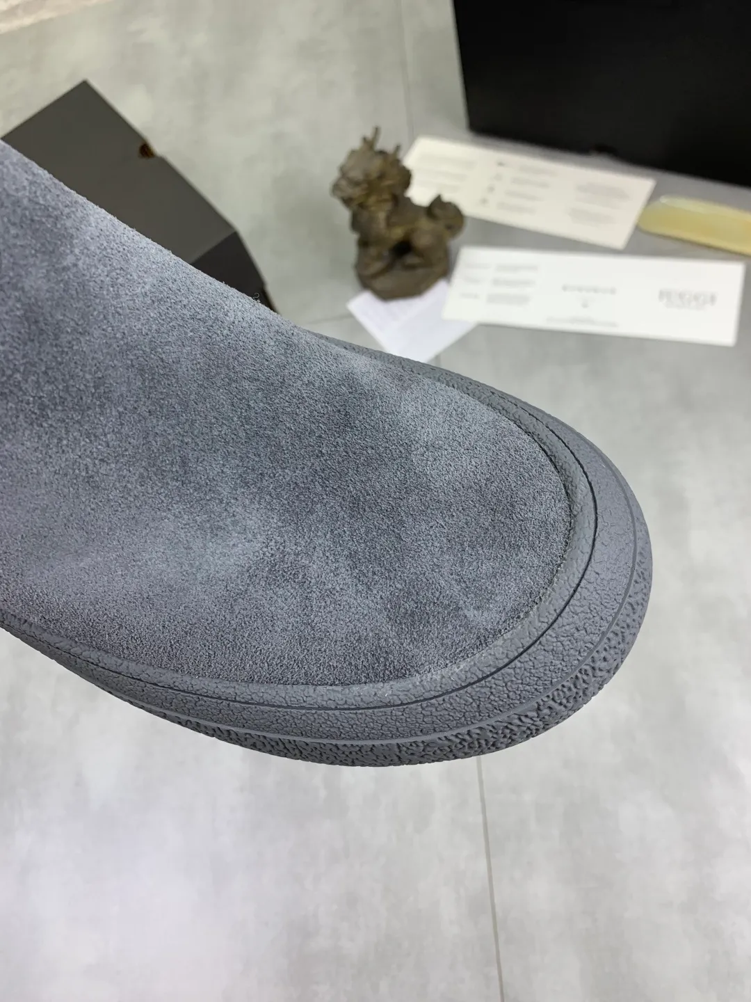 Men's men's shoes 💰P560 New arrival 🆕🆕🆕 IUGGI A pair of handsome Martin boots that want to be "welded" to the feet. Sheep fur lining is comfortable and warm. The anti-slip performance is even better. Matte cowhide with super comfortable stretch velvet. ➕Fine handmade stitching to keep your feet from freezing in the winter. Must be arranged! Perfectly interpreting the essence of Chelsea, trendy and fashionable, casual and versatile. Size: 39-44